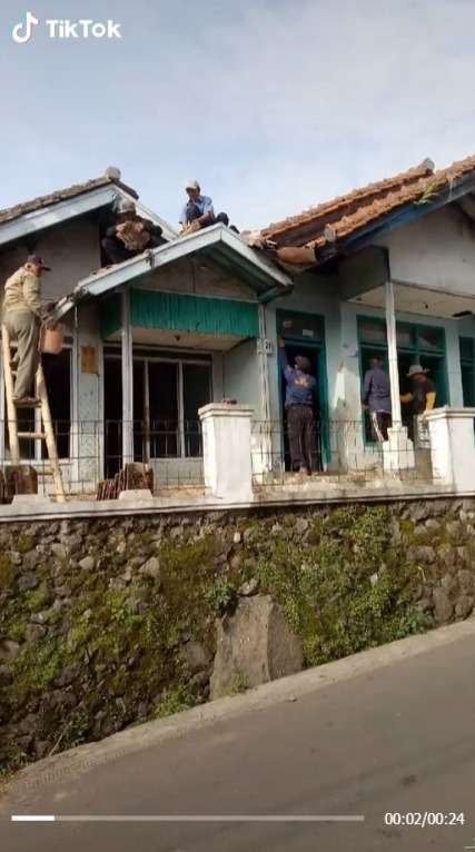 Video Transformasi Rumah Tua Dimakeover Jadi Gedongan, Glow Up Bukan Main Ditonton 15 Juta Kali Video Transformasi Rumah Tua Dimakeover Jadi Gedongan, Glow Up Bukan Main Ditonton 15 Juta Kali