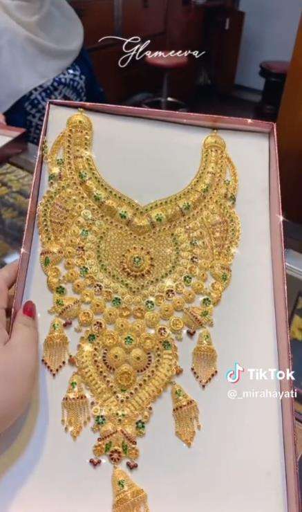 Usai beli tas emas, emak Makassar kini beli kalung Rp418 juta.
