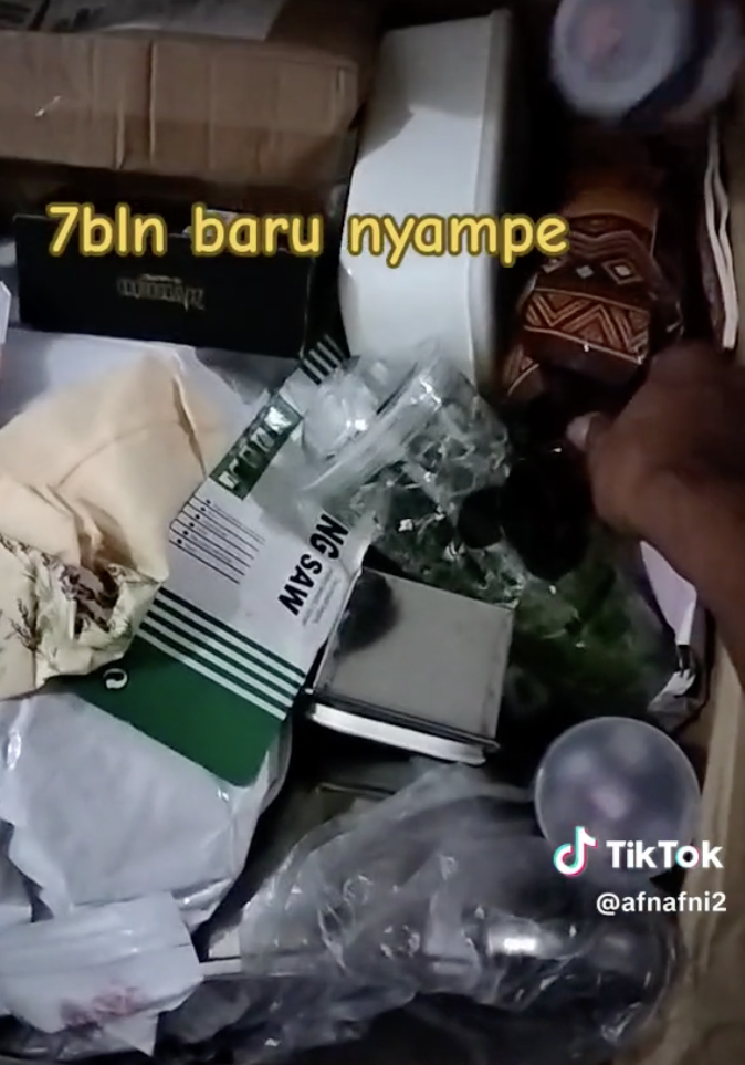 TikToker Curhat Paket Berantakan