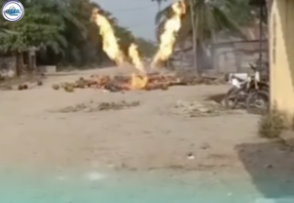 Truk yang Memuat Gas LPG Terbakar