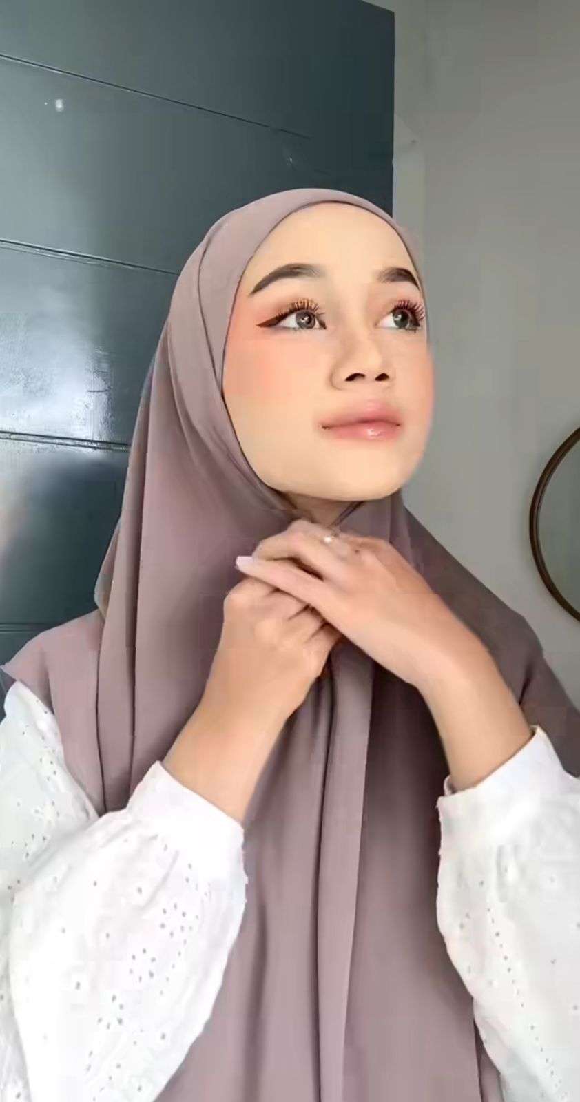 Tampilan Manis Hijab Instan Segitiga Sat Set untuk Si Sibuk