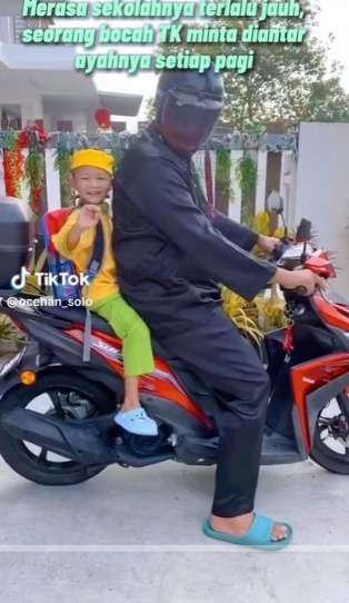 Ngakak! Sekolahnya Lima Langkah dari Rumah, Anak TK ini Diantar Naik Motor oleh Ayahnya