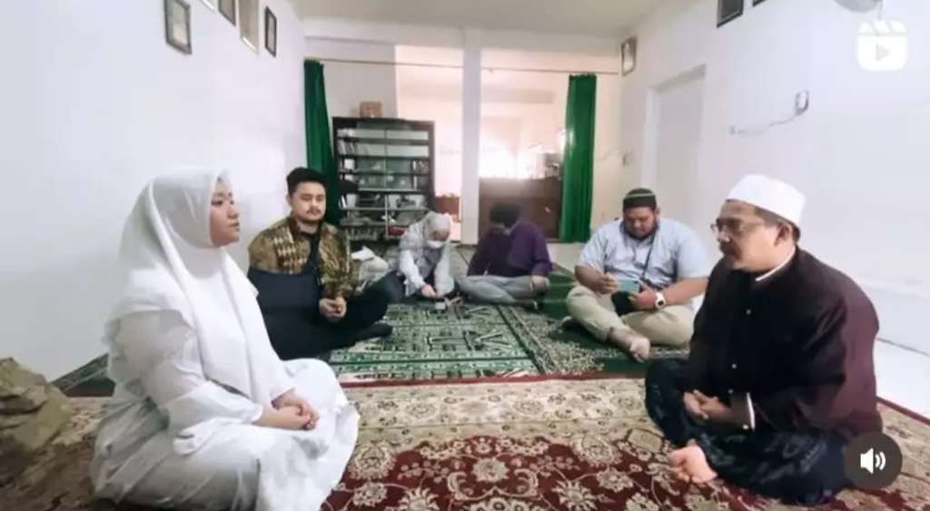 Potret Nadya Holscher adik Nathalie mualaf