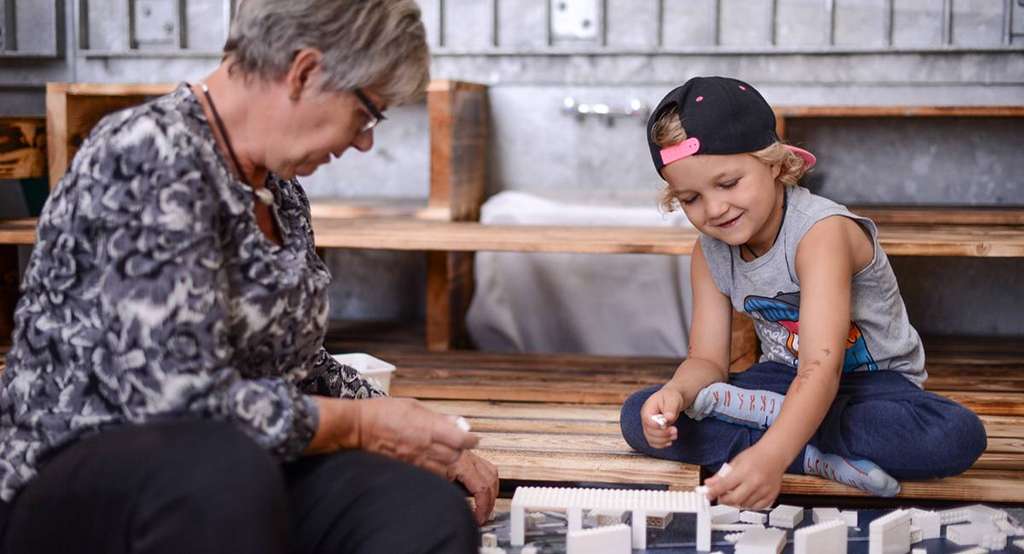 Pendidikan dasar hingga peguruan tinggi diberikan gratis akibat pajak tinggi yang dibayarkan warganya dalam konsepsi negara kesejahteraan atau welfare state