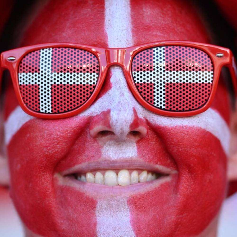 Di Denmark, organisasi pershabatan bahkan disubsidi negara