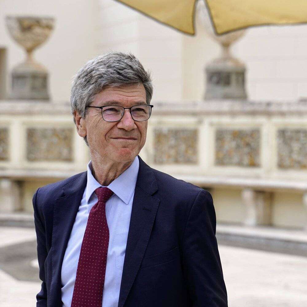 Jeffrey Sachs, Direktur Pusat Pembangunan Berkelanjutan di Universitas Columbia.penulis Laporan Kebahgaian Dunia