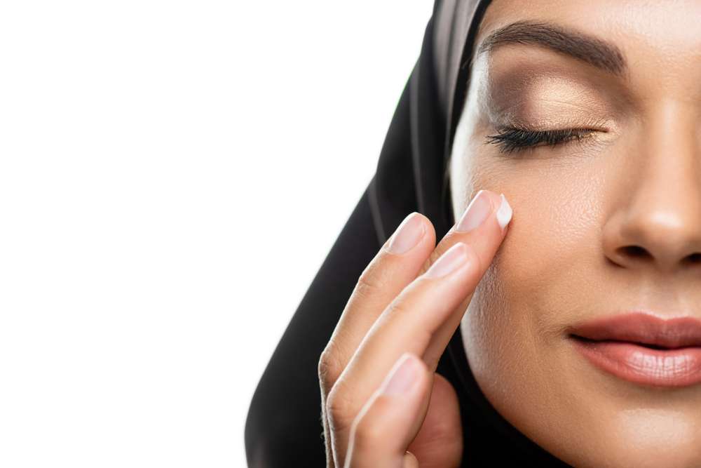 Memakai Eye Cream