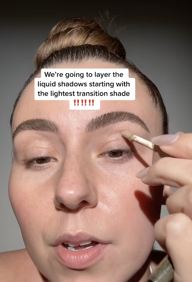 Memakai Eyeshadow