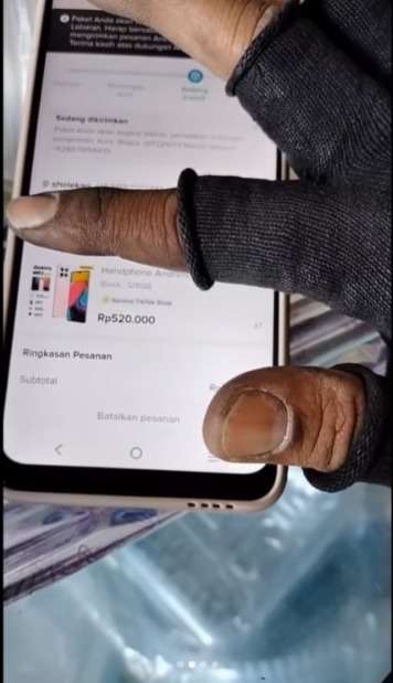 Kurir Selamatkan Customer dari HP Abal-Abal Harga Rp500 Ribuan, Banjir Pujian Warganet