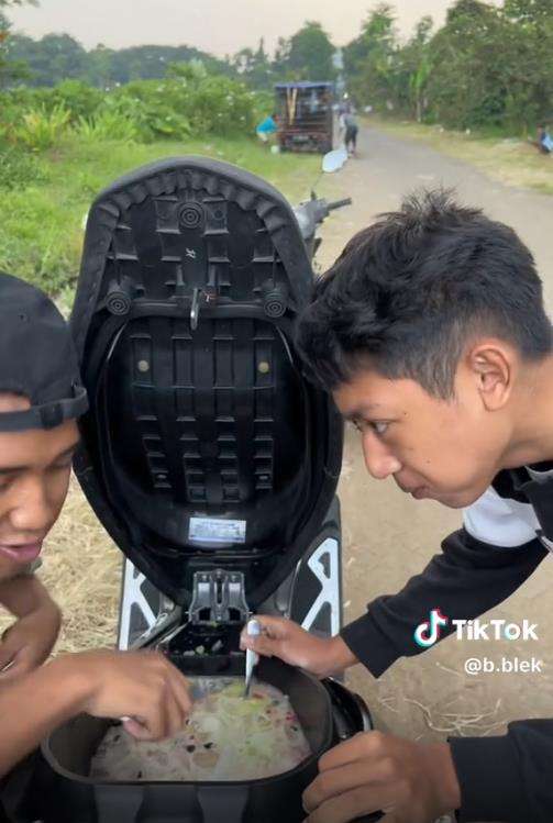Beli es campur wadahnya bagasi motor NMax.