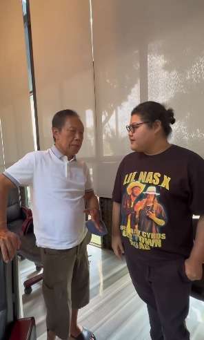 Dipegang Ida Dayak, eks Gubernur DKI Sutiyoso Langsung Bisa Jongkok