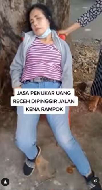 Viral Wanita Jasa Penukar Uang Pingsan Usai Dirampok Pengendara Motor, Rp30 Juta MelayangViral Wanita Jasa Penukar Uang Pingsan Usai Dirampok Pengendara Motor, Rp30 Juta Melayang