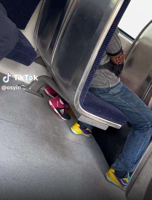 Dikira sepatu merek mahal dan terkenal ternyata bikin jantungan.