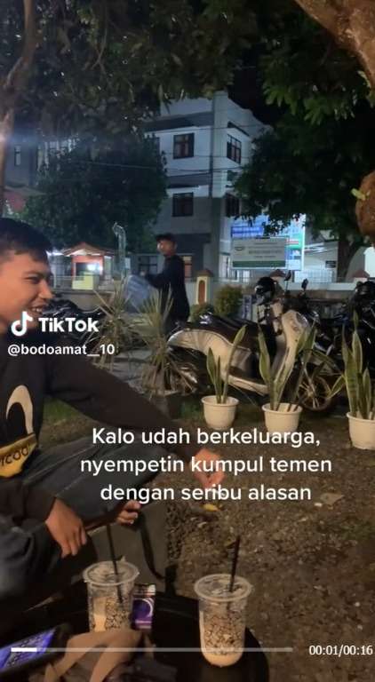 Sudah Menikah, Pria ini Alasan Beli Galon Demi Bisa Nongkrong Bareng Teman-Temannya