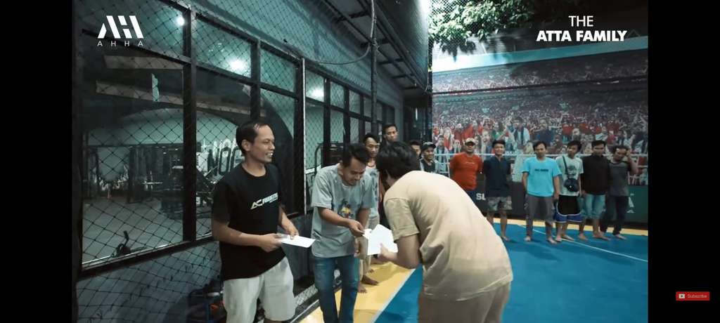 Potret Atta dan Aurel Bagi-bagi THR