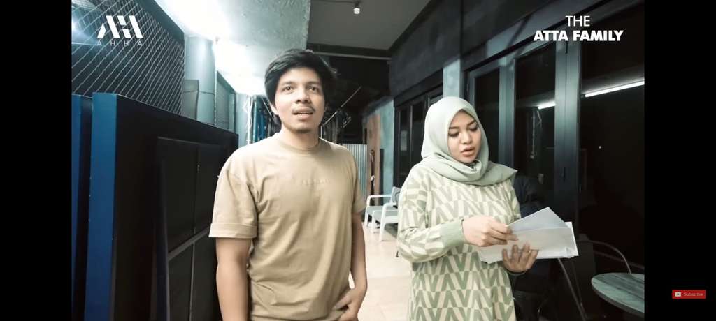 Potret Atta dan Aurel Bagi-bagi THR