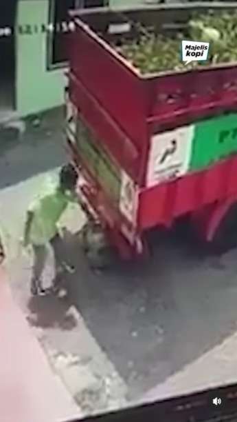 Senjata Makan Tuan, Pria Asal Lempar Tabung Gas ke Truk Berakhir Menimpa Kepalanya