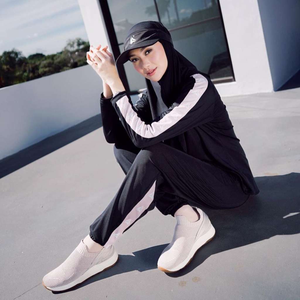 Sopan nan Stylish, Pilihan Sportwear Indah Nada Puspita