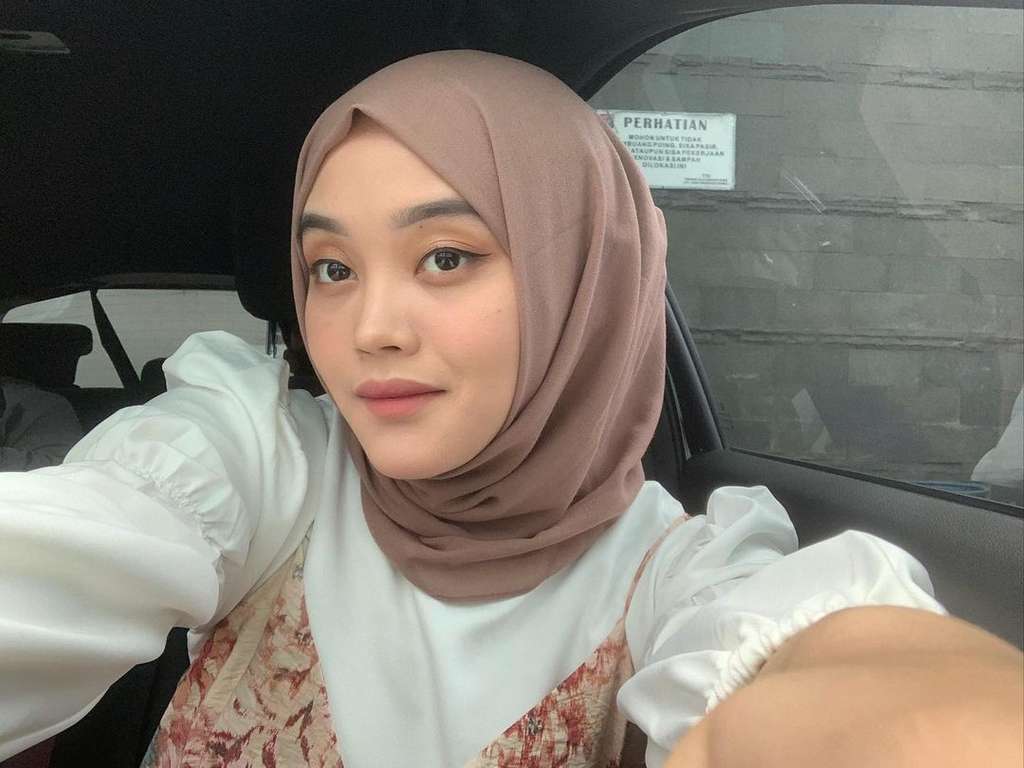 Putri Delina