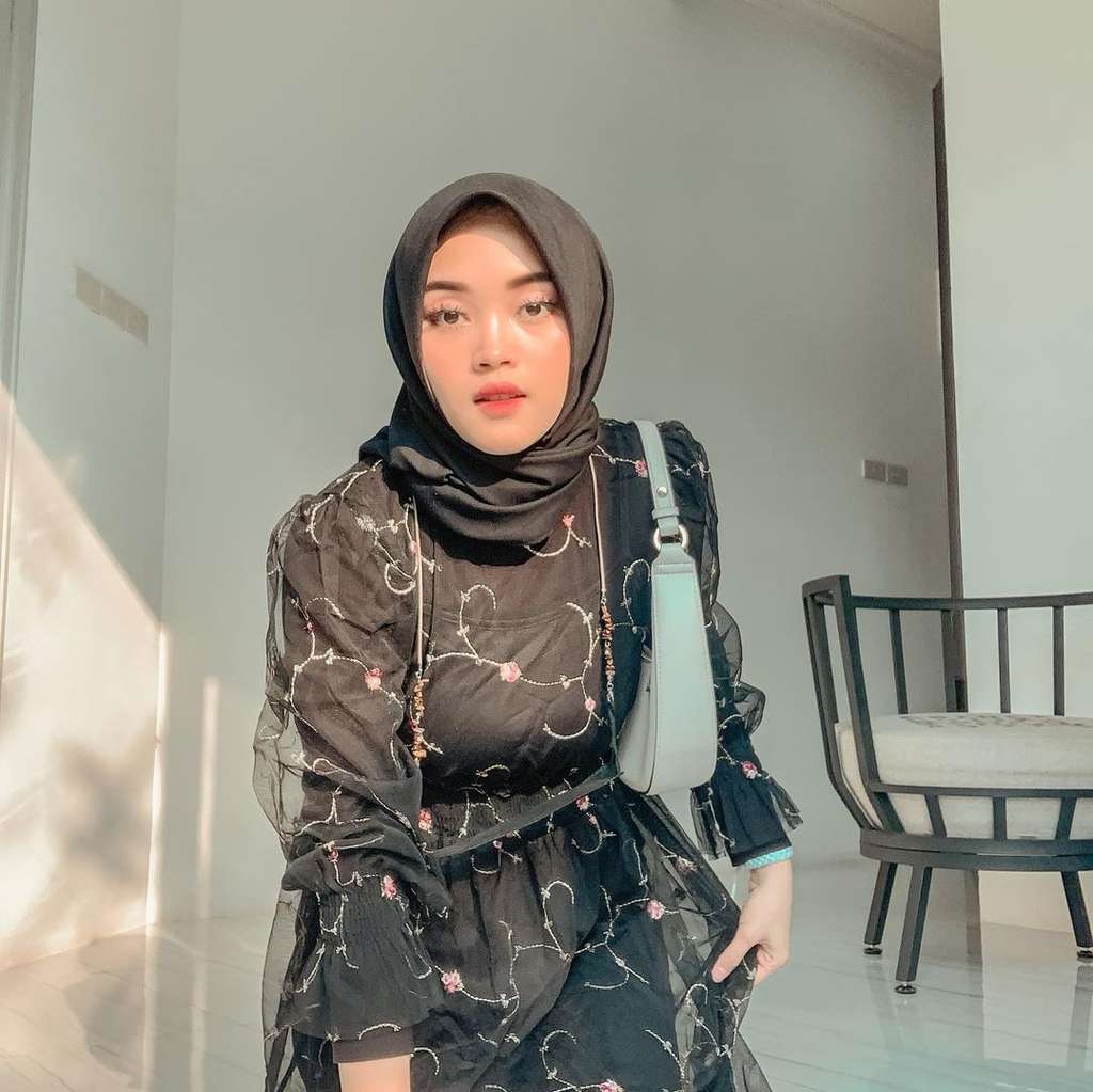 Putri Delina