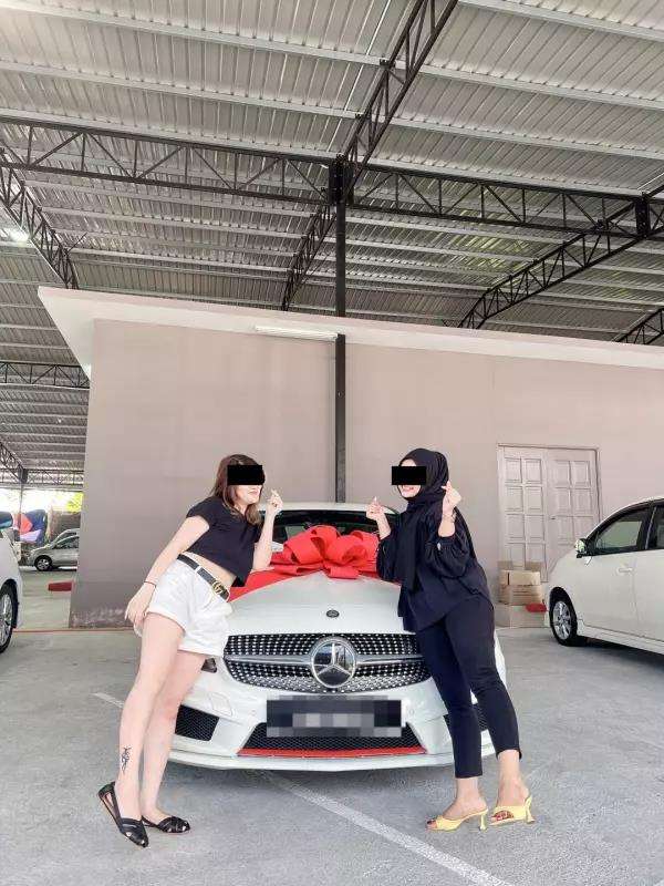 Kisah perselingkuhan suami dengan karyawati sendiri.