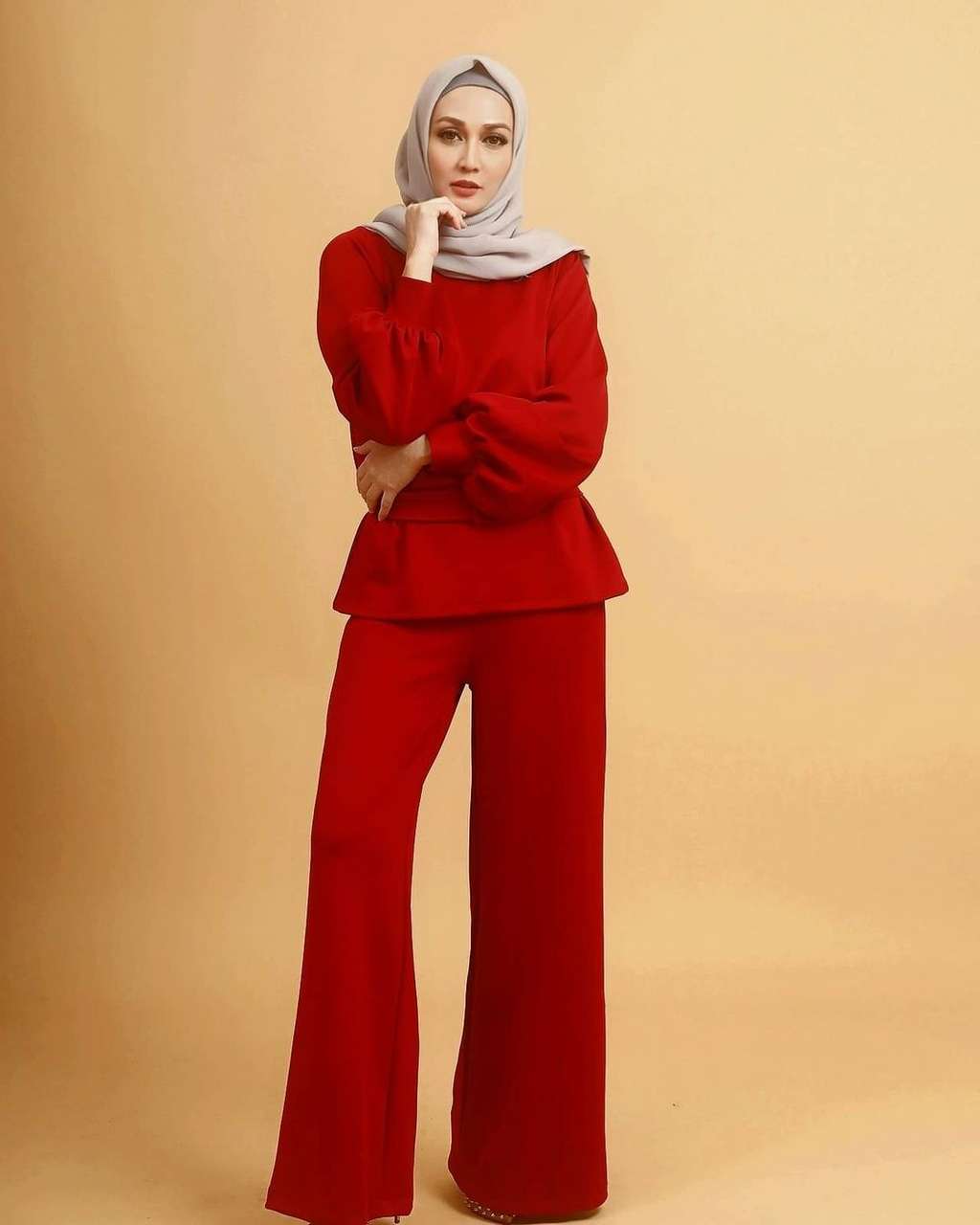Potret Dina Lorenza