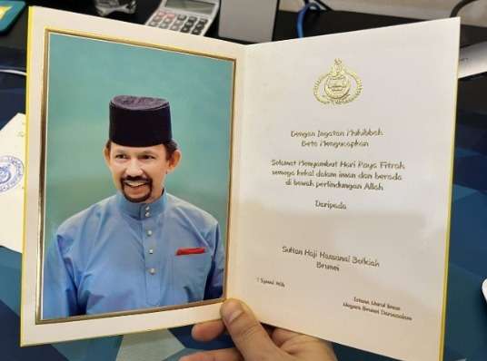 Tak Tanggung-Tanggung, Pria ini Pernah Minta THR ke Sultan Brunei!