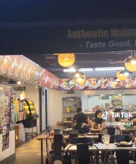 Habis makan nasi lemak di restoran, baru tahu ayam gorengnya berbelatung.