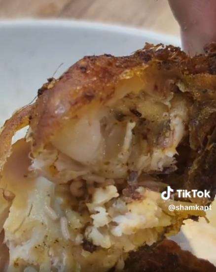 Habis makan nasi lemak di restoran, baru tahu ayam gorengnya berbelatung.