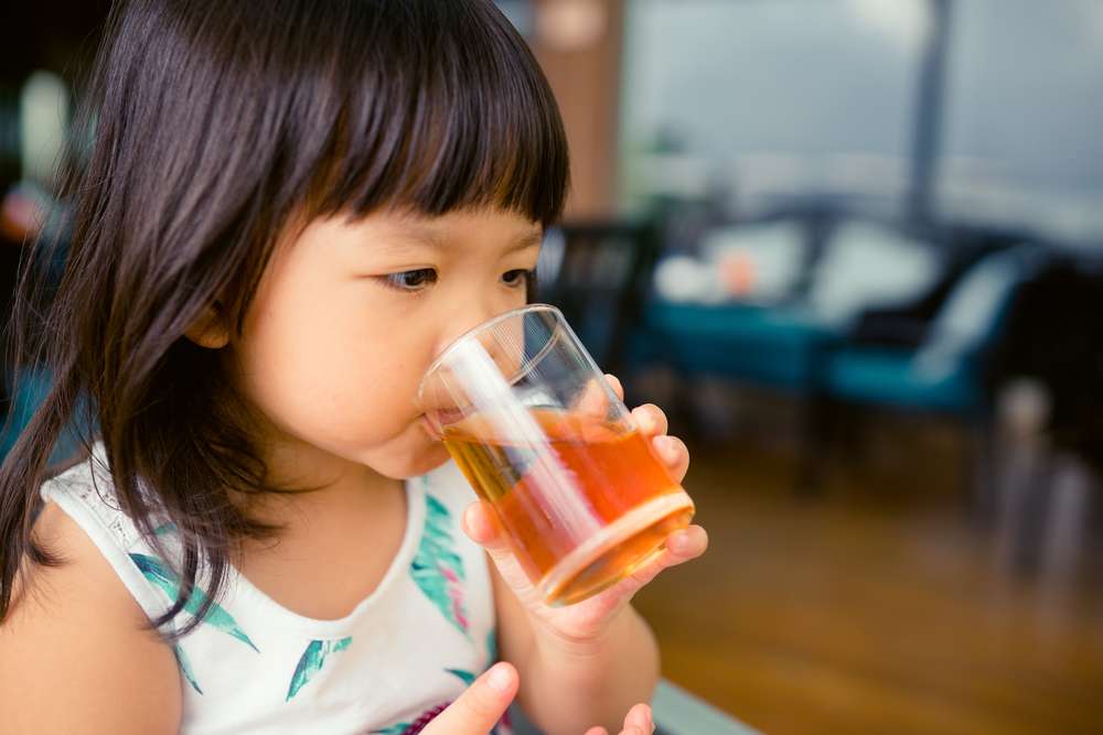 Anak Minum Teh