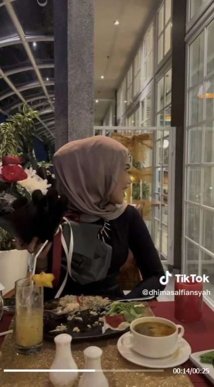 Begini Jadinya Kalau DInner di Dipantau Calon Mertua, Romantis Dikit Langsung Salting