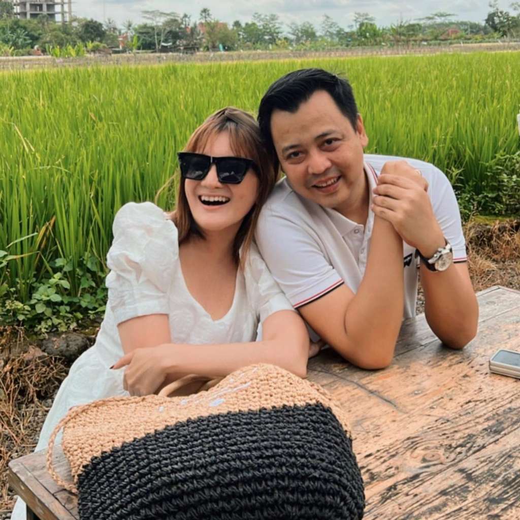 Kiki Amalia dan suami Agung Nugraha