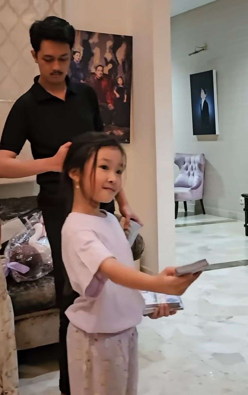 Bagi-bagi THR Segepok Satu Orang Karyawan, Sarwendah Malah Dinyinyirin