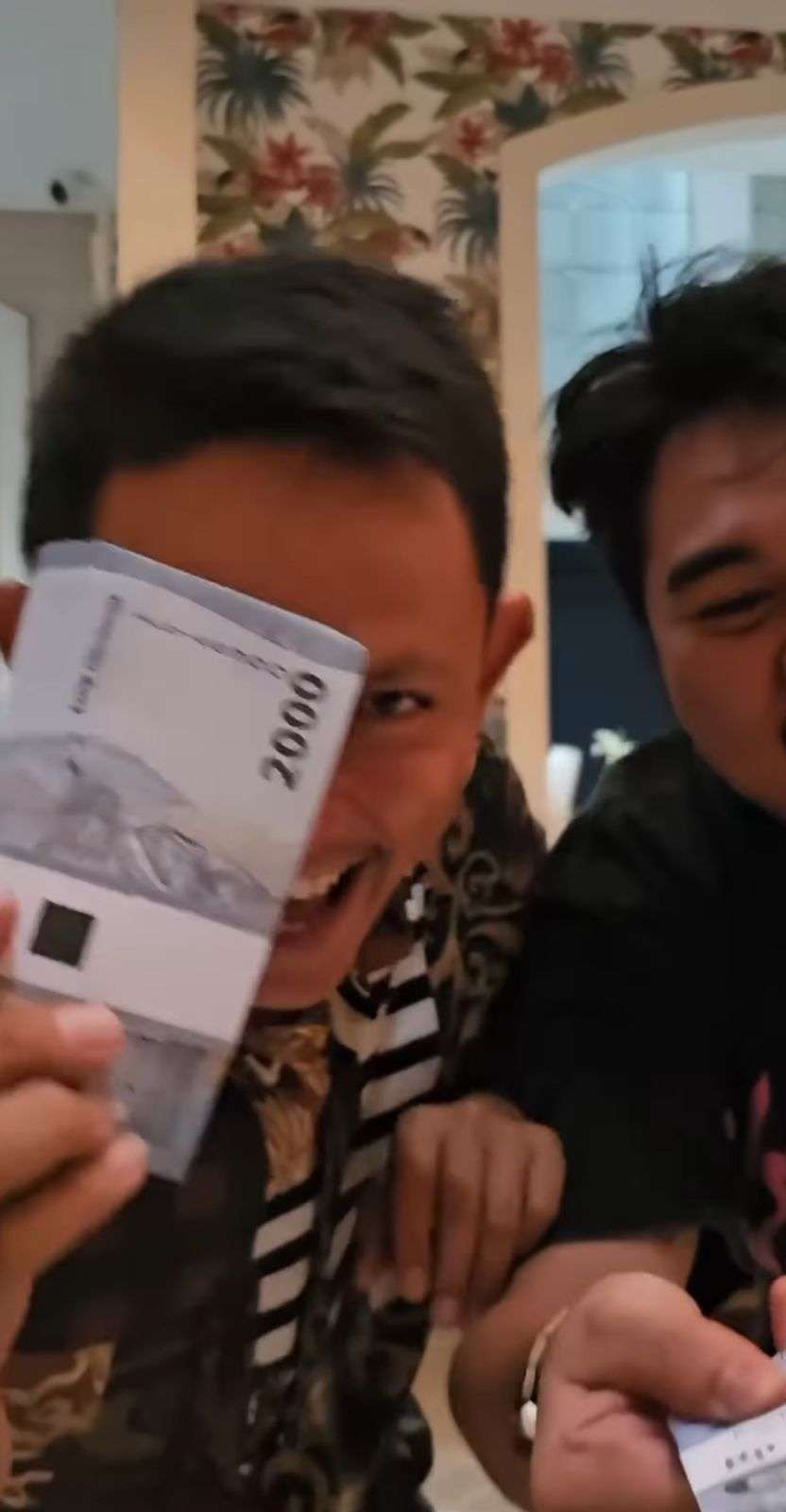 Bagi-bagi THR Segepok Satu Orang Karyawan, Sarwendah Malah Dinyinyirin