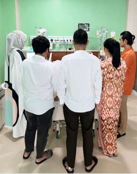 Dampingi Ibunda yang Sudah 18 Hari Dirawat, Tyas Mirasih Rayakan Idul Fitri 2023 di Rumah Sakit
