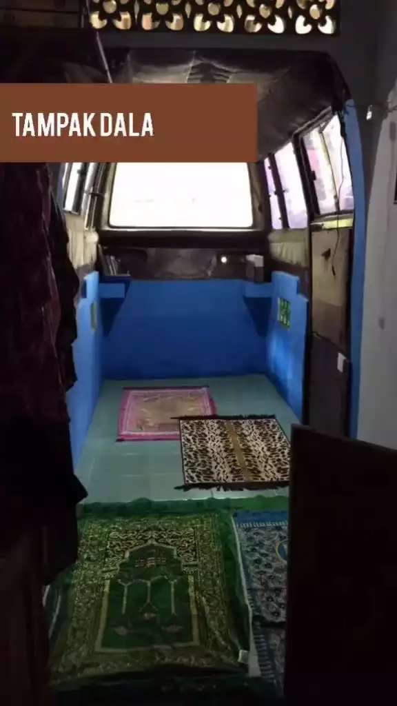 the car becomes a prayer room
