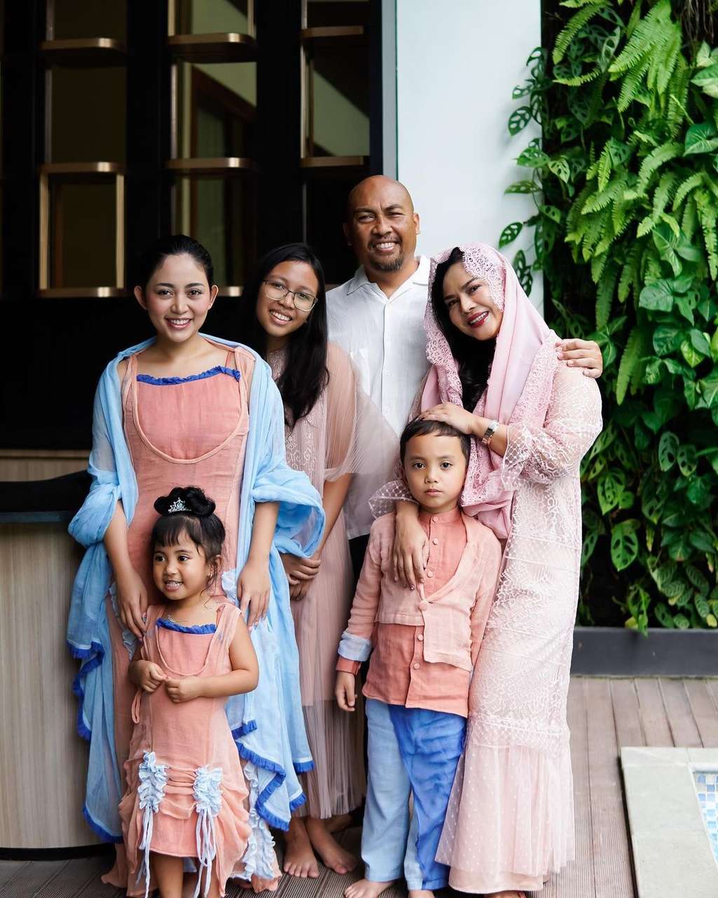 Rachel Vennya dan keluarga