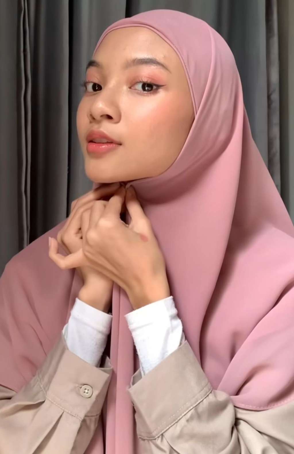 Styling Hijab Segitiga Instan, Cocok untuk Pagi yang Sibuk
