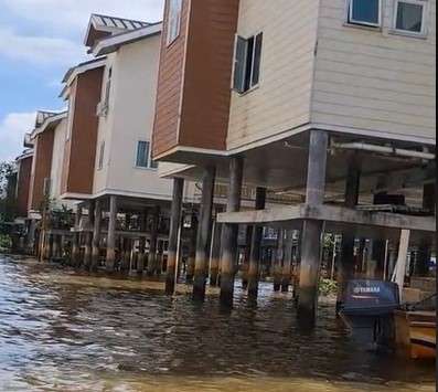 Perumahan terapung di Brunei