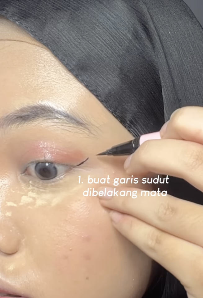 Membuat Eyeliner