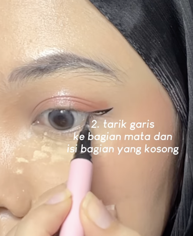 Membuat Eyeliner