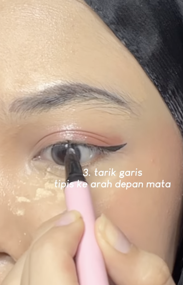 Membuat Eyeliner