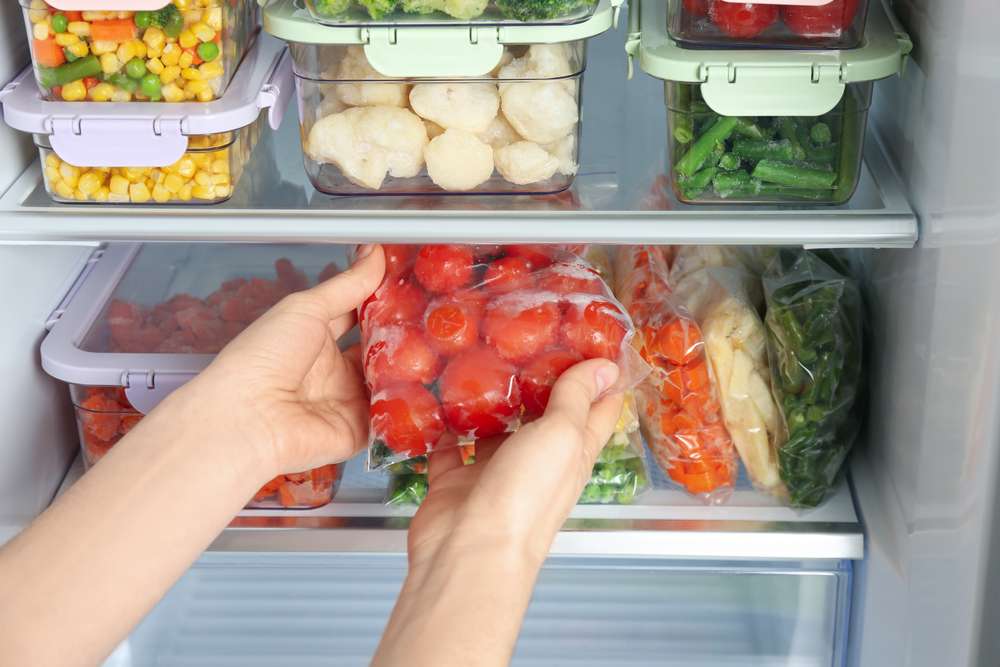 Bikin Lebih Rapi, Begini Tips Mudah Menyimpan Makanan di Dalam Kulkas Satu Pintu