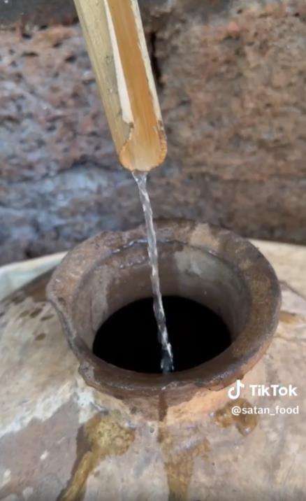 Proses pembuatan minuman fermentasi ala India yang bikin mual.
