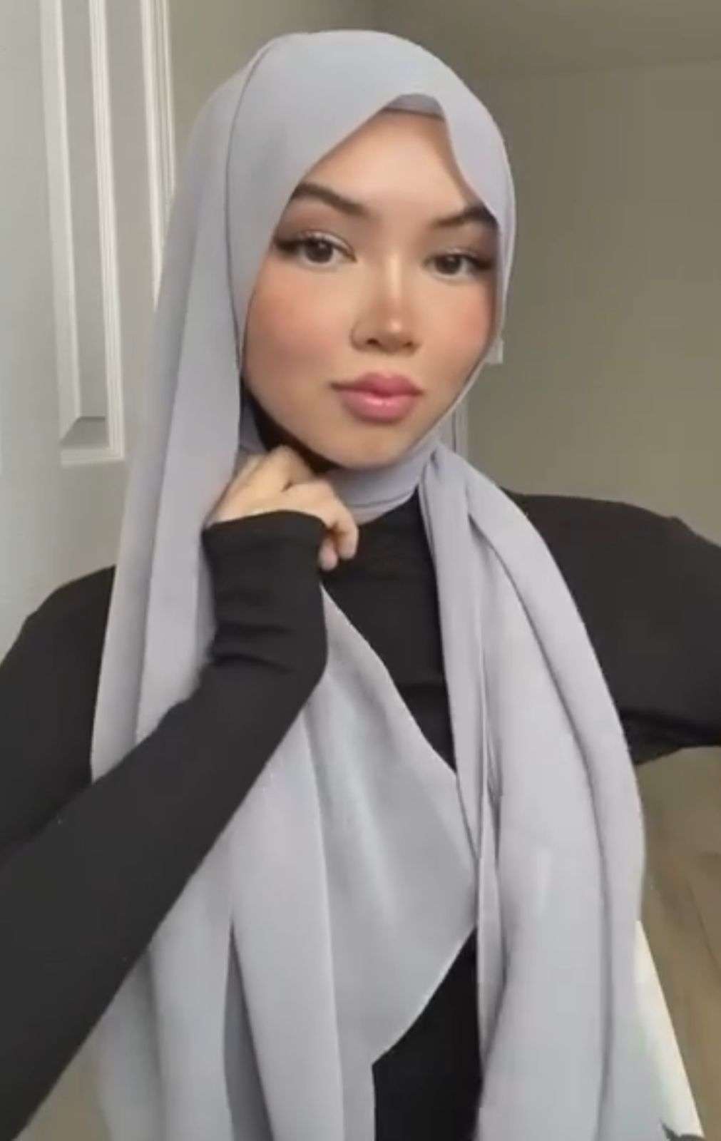 Hijab Secure Saat Harus Pakai Headphone, Cari Tahu Triknya