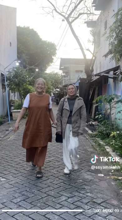 30 Tahun Lost Contact, Pertemuan Dua Ibu Sahabat Sejak SMA ini Bikin Nostalgia Berasa Muda Kembali