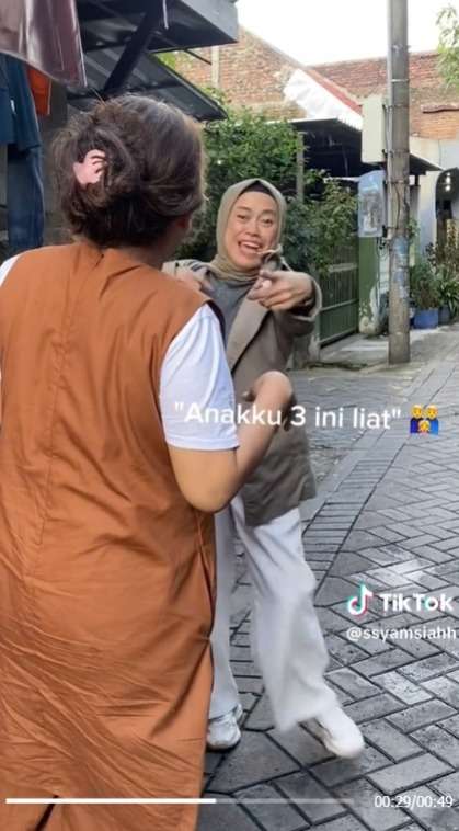 30 Tahun Lost Contact, Pertemuan Dua Ibu Sahabat Sejak SMA ini Bikin Nostalgia Berasa Muda Kembali