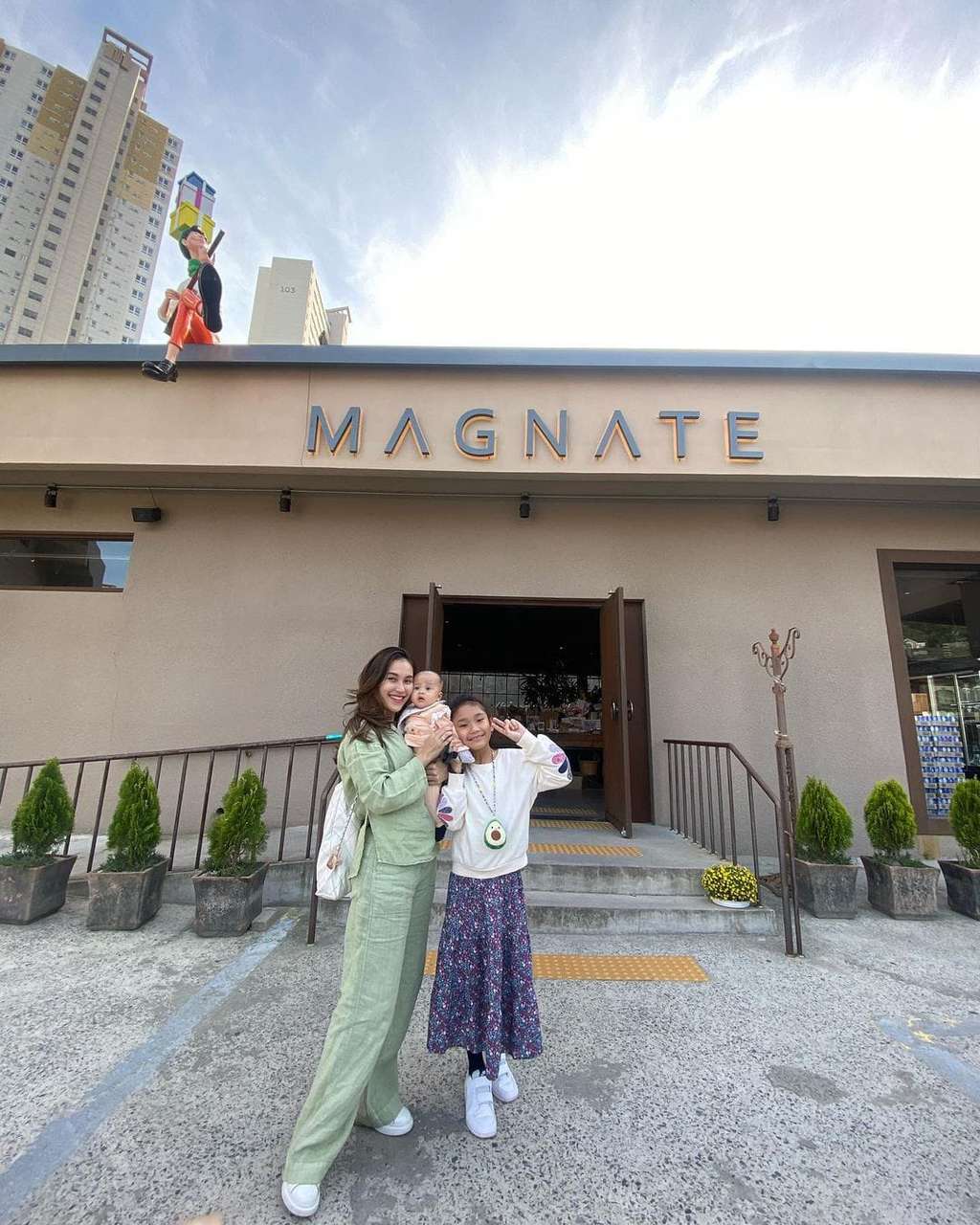 Potret Liburan Ayu Ting Ting dan Bilqis
