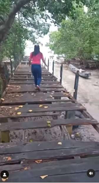 Jalan di Jembatan Reyot, Wanita ini Mendadak Hilang dari Pandangan!