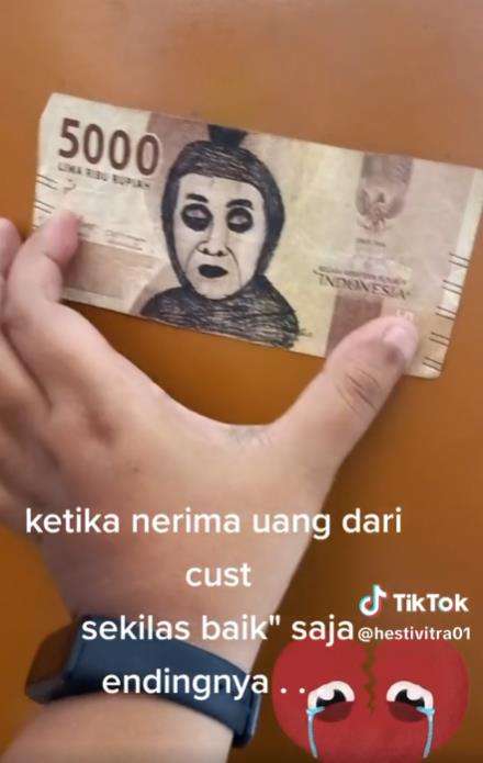 Dapat uang dari customer malah kaget lihat gambarnya.
